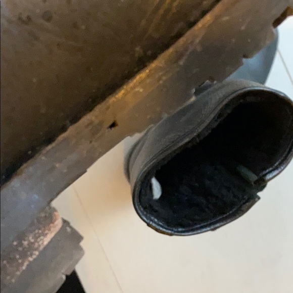 Frye women’s shearling boot - Picture 7 of 7